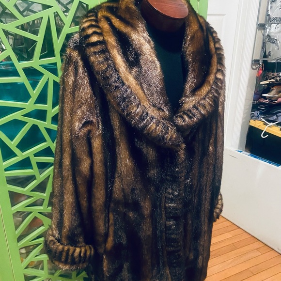 Dennis Basso Luxury Striped Oversized Collar 3/4 Length Faux Fur Coat - Picture 5 of 7